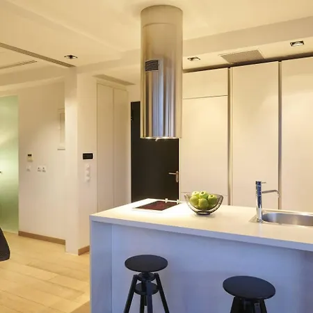 Ma Maison Nο 4, Downtown Loft , Short Walk To Acropolis, Ultra High Speed Internet 500 Mbps, Parking Upon Request, 1' From Metro Station דירה *