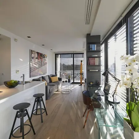 Ma Maison Nο 4, Downtown Loft , Short Walk To Acropolis, Ultra High Speed Internet 500 Mbps, Parking Upon Request, 1' From Metro Station דירה אתונה