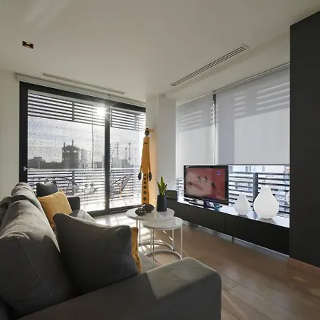 Ma Maison Nο 4, Downtown Loft , Short Walk To Acropolis, Ultra High Speed Internet 500 Mbps, Parking Upon Request, 1' From Metro Station דירה