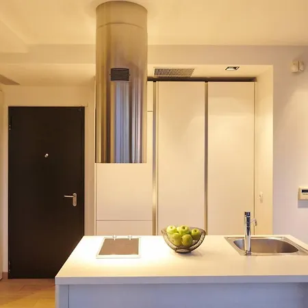 Ma Maison Nο 4, Downtown Loft , Short Walk To Acropolis, Ultra High Speed Internet 500 Mbps, Parking Upon Request, 1' From Metro Station דירה