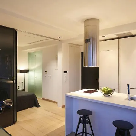 Ma Maison Nο 4, Downtown Loft , Short Walk To Acropolis, Ultra High Speed Internet 500 Mbps, Parking Upon Request, 1' From Metro Station דירה אתונה