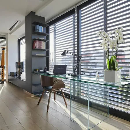 Ma Maison Nο 4, Downtown Loft , Short Walk To Acropolis, Ultra High Speed Internet 500 Mbps, Parking Upon Request, 1' From Metro Station דירה אתונה