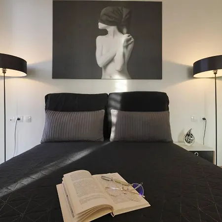 Ma Maison Nο 4, Downtown Loft , Short Walk To Acropolis, Ultra High Speed Internet 500 Mbps, Parking Upon Request, 1' From Metro Station דירה *