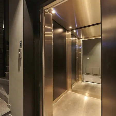 Ma Maison Nο 4, Downtown Loft , Short Walk To Acropolis, Ultra High Speed Internet 500 Mbps, Parking Upon Request, 1' From Metro Station דירה *